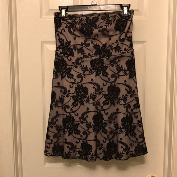 Black lace and pink strapless dress - Picture 2 of 3